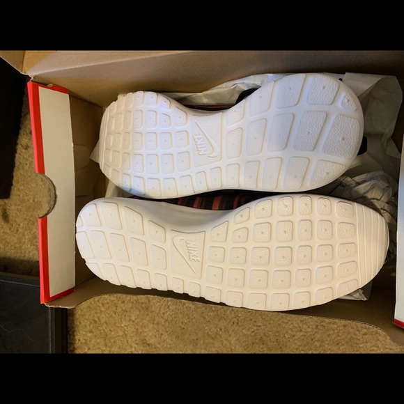 Nike shoes - Picture 2 of 4